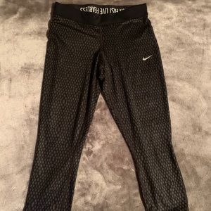 ✨SOLD✨ Nike Crop - Size Medium